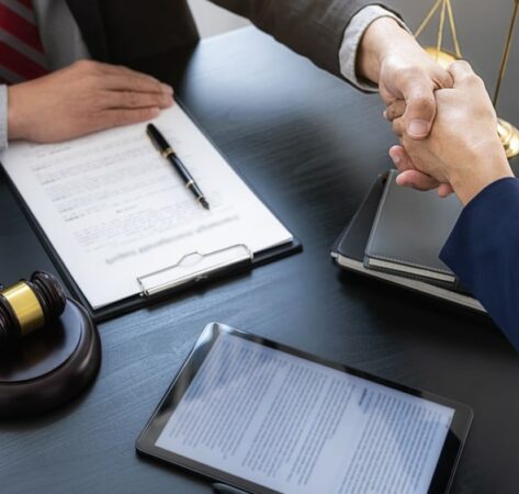 Quand et comment solliciter un avocat spécialisé en droit commercial ?